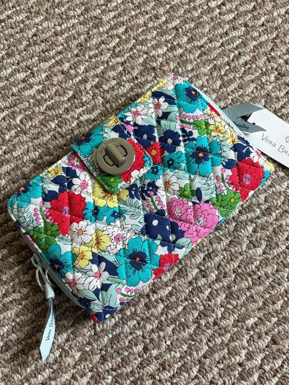 NWT Vera Bradley Quilted Floral RFID Turnlock Wallet - Picture 1 of 14